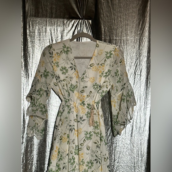 Women Floral Ruffle Sleeve Dress - Picture 4 of 11